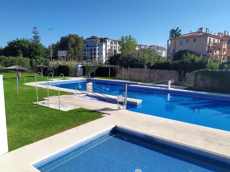 Apartamento Entero Con Solarium En Sabinillas, Con Piscina Y Al Lado Del Puerto De La Duquesa Манільва Екстер'єр фото